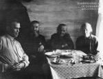 А. Саламатин с 1-м комиссаром Уральского казачества Захаровым Н.П. и их жены (Оренбург 57 год)